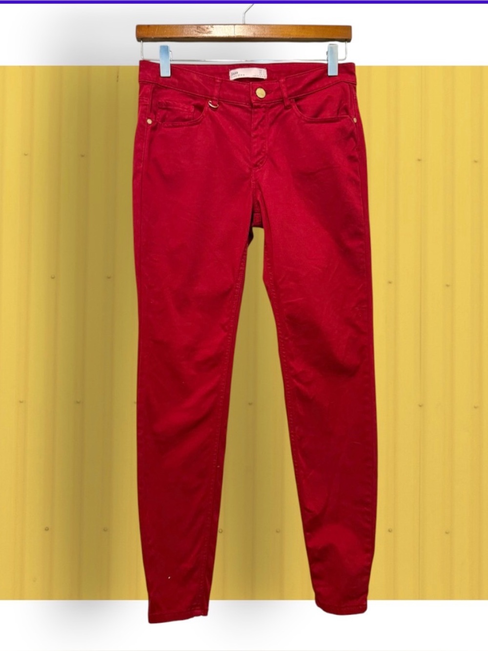 ZARA DENIM WOMEN’S SKINNY JEANS RED COLOR SIZE 04 or “S” 4 pockets.
